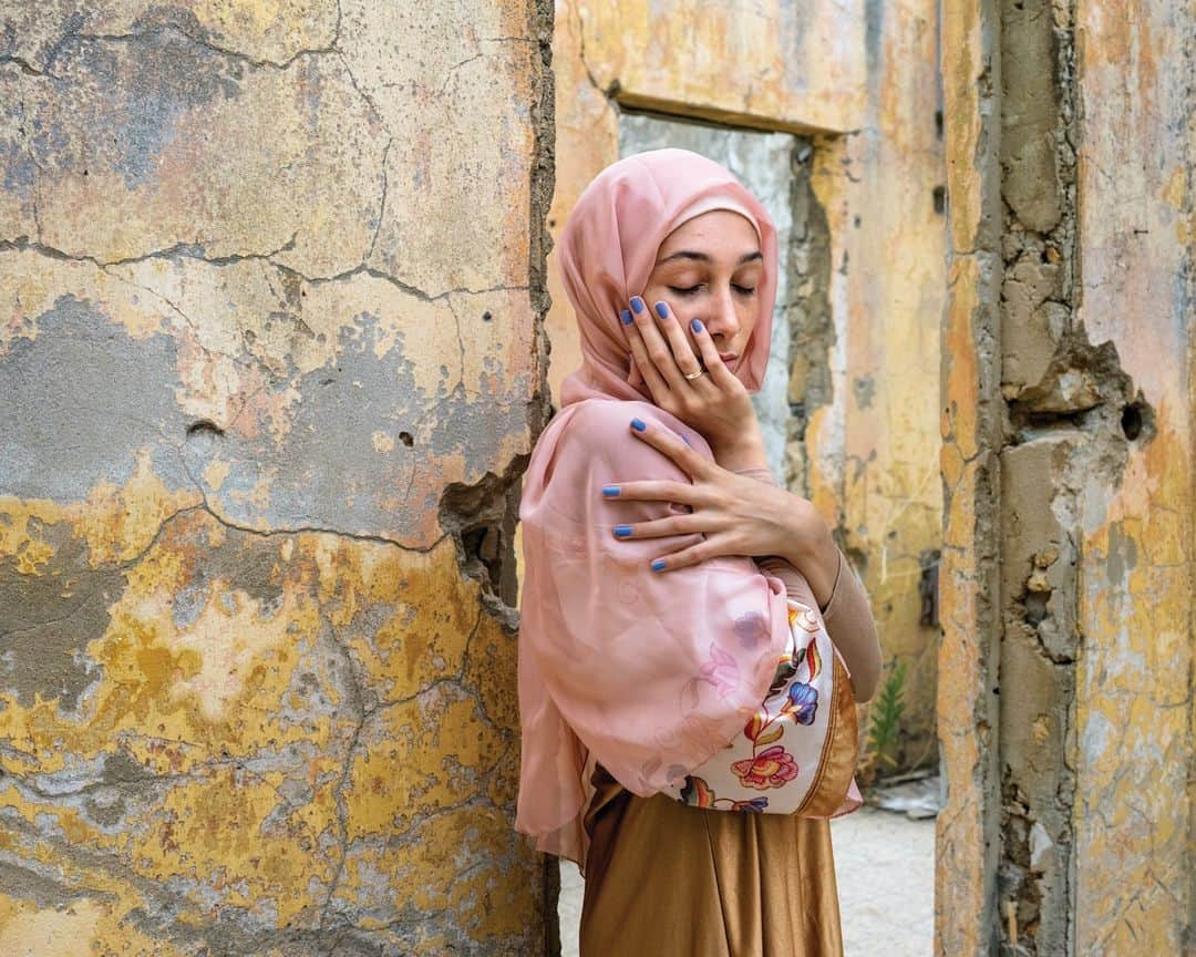 ライカさんのインスタグラム写真 - (ライカInstagram)「Leica Oskar Barnack Award 2023 | Shortlist candidate  Fifty Years Later  Lebanon is still suffering from the consequences of the civil war that began fifty years ago. Following brutal clashes, corrupt governments and months of lockdown during the Covid pandemic, the explosions in the Port of Beirut, in 2020, plunged the country even deeper into the abyss. Born in Lebanon in 1964, the American photographer dedicates her series to the women of the country: images capturing their presence, creativity, strength, dignity and resilience are representative of the hopes, dreams and fears of a whole generation.  📷: Rania Matar (@raniamatar) #LeicaCamera #Leica #🔴📷 #LOBA2023」9月29日 23時00分 - leica_camera