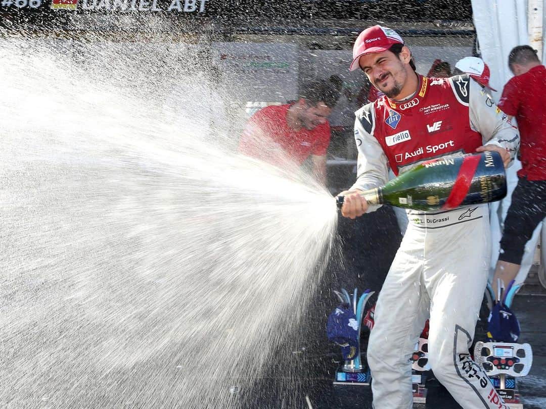 ルーカス・ディ・グラッシさんのインスタグラム写真 - (ルーカス・ディ・グラッシInstagram)「Together we wrote history. Now he is back home 🔥​  #ABTCUPRAFE #ABT #FormulaE」9月29日 23時00分 - lucasdigrassi