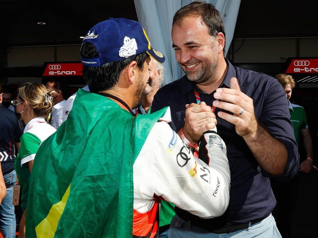 ルーカス・ディ・グラッシさんのインスタグラム写真 - (ルーカス・ディ・グラッシInstagram)「Together we wrote history. Now he is back home 🔥​  #ABTCUPRAFE #ABT #FormulaE」9月29日 23時00分 - lucasdigrassi