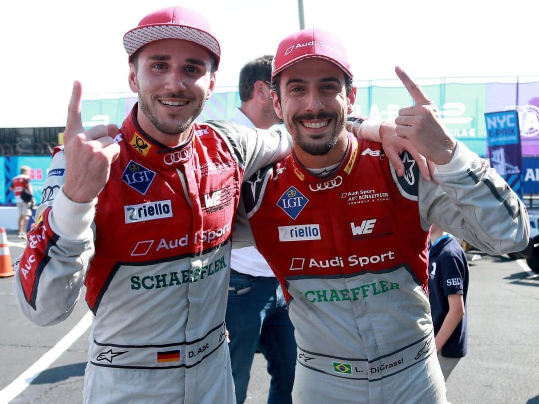 ルーカス・ディ・グラッシさんのインスタグラム写真 - (ルーカス・ディ・グラッシInstagram)「Together we wrote history. Now he is back home 🔥​  #ABTCUPRAFE #ABT #FormulaE」9月29日 23時00分 - lucasdigrassi