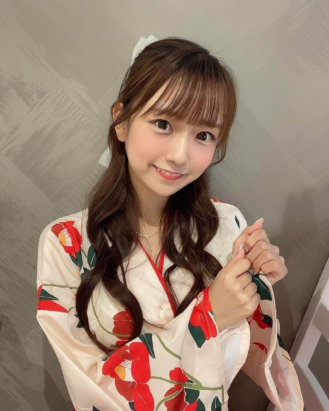 宮脇彩花のインスタグラム：「♡  和装すきー？♡  大正ロマン風🐰🤍  今日とっても月綺麗な日なんだって🌕✨✨  #地下アイドル #ライブアイドル #和装ヘアアレンジ#大正ロマン風 #和装コスプレ #チェキ会 #バニクル #bunnylacrew」