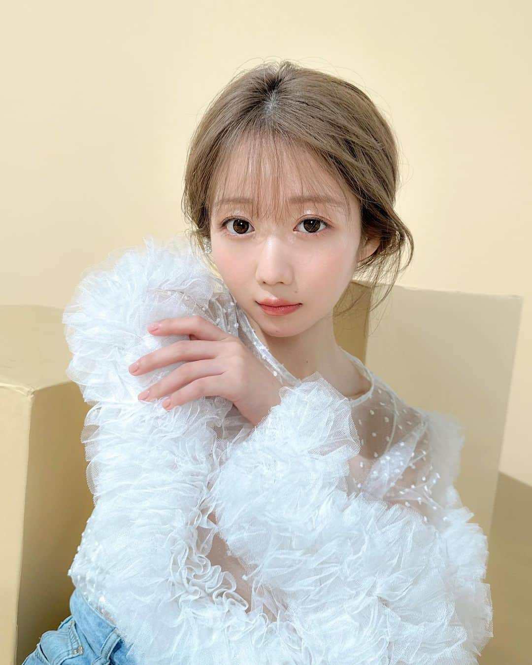 大谷映美里さんのインスタグラム写真 - (大谷映美里Instagram)「𝐛𝐢𝐬11月号 オフショット🎀 本日発売💐レギュラーモデル最後の号です💐  可愛いの秘密について特集を組んでいただきました💓 可愛いスタイリングいっぱいで幸せな撮影だった〜👂🏻  読んでいただけると嬉しいです☺️ HMVではポストカード特典もありますので、ぜひ！💕#bis」9月29日 22時56分 - otani_emiri