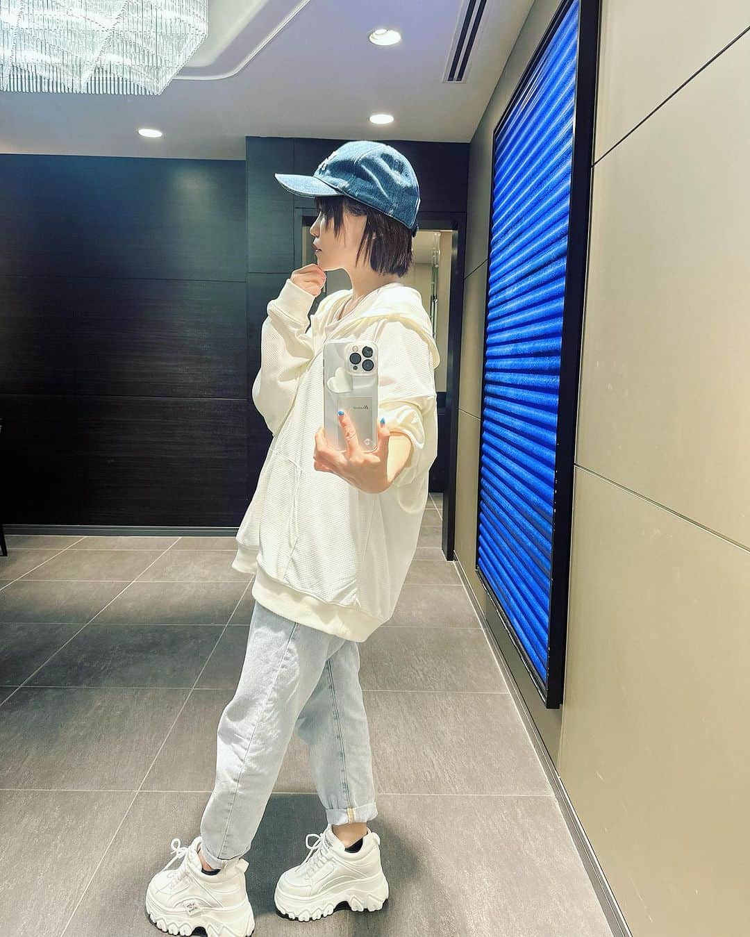 Karinのインスタグラム：「ダボダボ👚楽で好き🫶  #ファッション #ファッションスナップ」