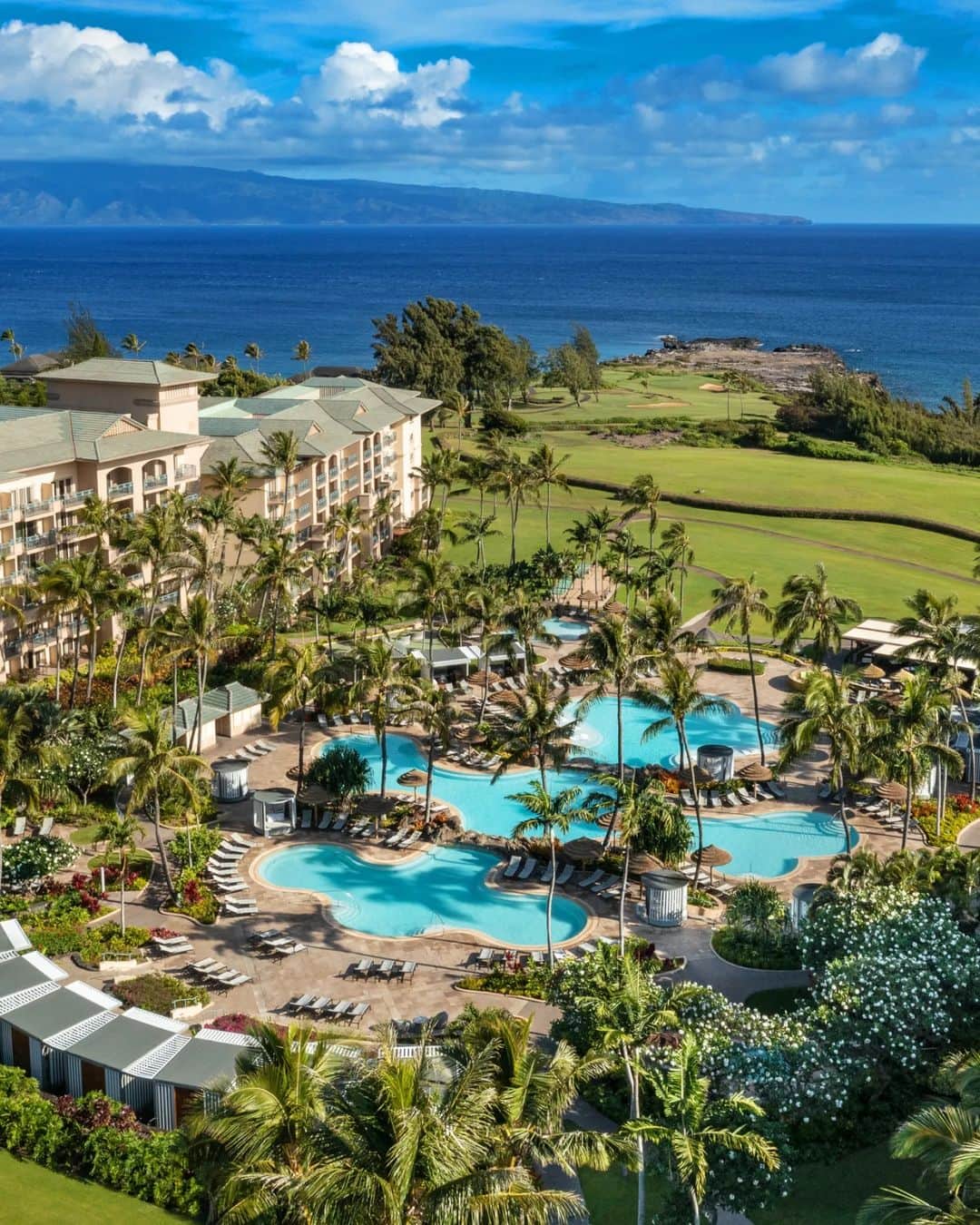 リッツ・カールトンのインスタグラム：「Pacific views share the essence of a serene island escape at The Ritz-Carlton Maui, #Kapalua.」