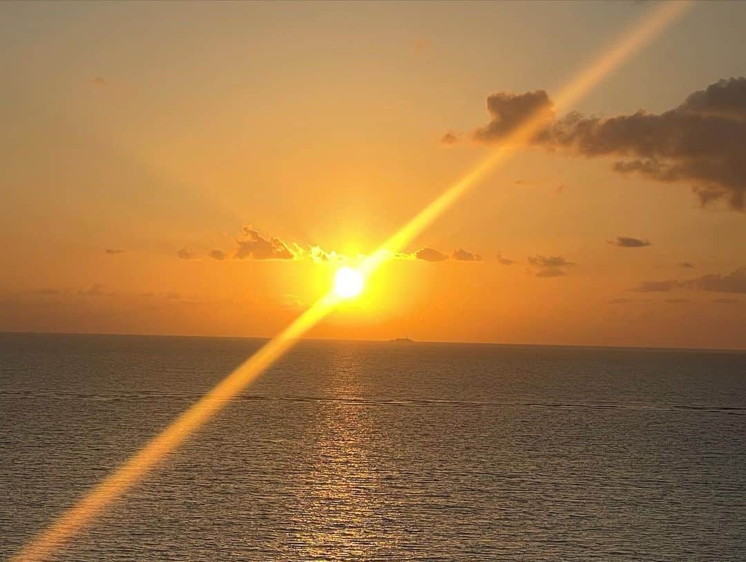 湊ジュリアナさんのインスタグラム写真 - (湊ジュリアナInstagram)「日本語,ENGLISH,português 👇 “Look deep into nature and then you will understand everything better “🌈自然に深く没頭し、それかや全てがより良く理解出来ます。 Olhe profundamente para a natureza e então você entenderá tudo melhor 🌈 ✨ ✨ ✨」9月30日 8時54分 - julianaminato