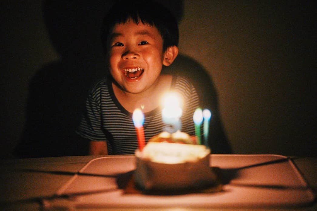 ヒロタテツヤさんのインスタグラム写真 - (ヒロタテツヤInstagram)「5歳の誕生日に大好きなタートルズの映画を観に行ってきました🐢🐢🐢🐢  誕生日おめでとう🎂  #誕生日 #5歳  #おめでとう  #タートルズ #ミュータントタートルズ  #なんばパークス」9月30日 8時47分 - hirotetu68