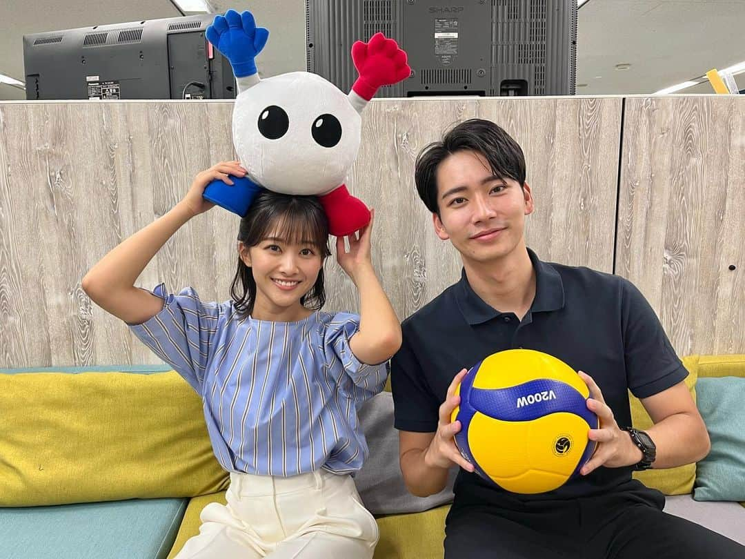 フジテレビアナウンサーさんのインスタグラム写真 - (フジテレビアナウンサーInstagram)「. 今夜、ワールドカップバレー男子が開幕🏐 パリ五輪の切符をかけた戦いが始まります！  初戦は今夜７時からのフィンランド戦！ 新人アナ２人もエールを送ります☺️ 一緒に応援しましょう📣✨  #フジテレビ #ワールドカップバレー2023」9月30日 9時00分 - fujitv_announcer