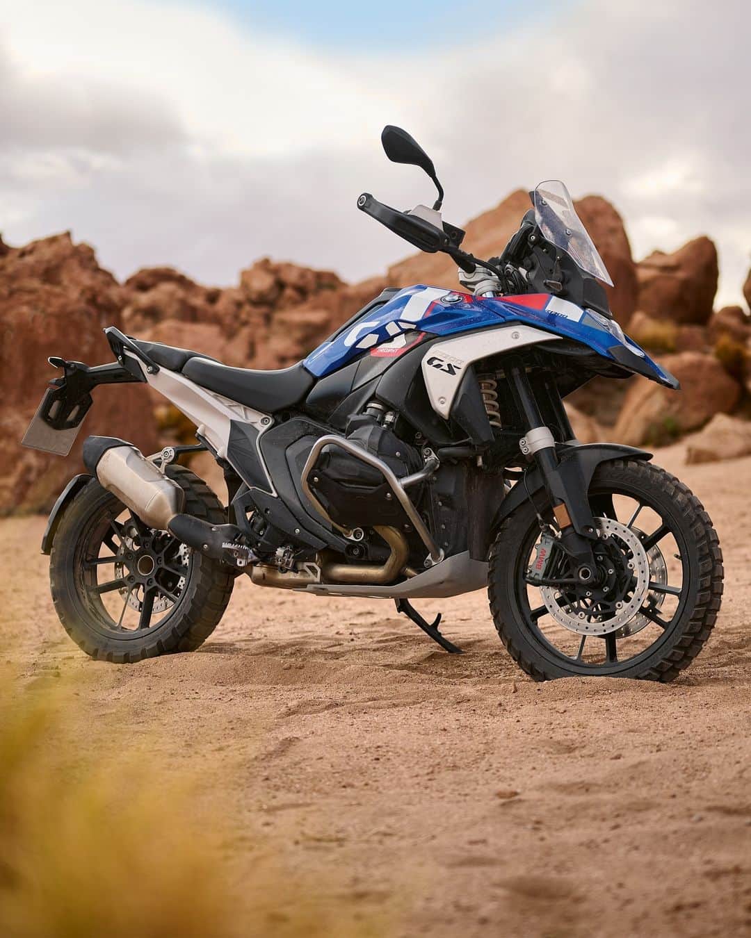 のインスタグラム：「新型BMW #R1300GS は、あなたを導き、鼓舞し、結束させる！ #GuideInspireUnite  今度はあなたが #MakeLifeARide をする番です！  #SpiritOfGS #BMWMotorrad」