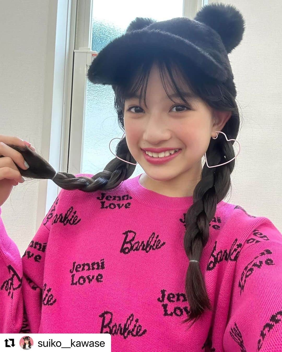 JENNI loveさんのインスタグラム写真 - (JENNI loveInstagram)「Barbie™︎シリーズがオンラインショップで完売してる…🫨買おうと思っていたのに買えなかったみなさん 安心してくださいっ 本日9:00から全アイテム再入荷🛍️  すいちゃんとお揃いも諦めなくて大丈夫💗🥰　  Barbie™︎🩷JENNI loveアイテムはどれもこだわりがあってオススメだよ👠🎀  #jennilove  #ジェニィラブ #川瀬翠子 #ニコプチ #ブログも見てね #Barbie  #Repost @suiko__kawase with @use.repost ・・・ すいこのプチ㋲ブログが更新されました！ 見てね〜🐇🎀  #ニコプチ　#プチモ #10月号発売中 #小学生　#小学生コーデ #小学生ファッション #秋ファッション🍁 #ガーリー🎀 #バレエコア #jennilove  #Barbieコラボ🩷 #スマイルモンキー #川瀬翠子」9月30日 9時24分 - jennilove_official