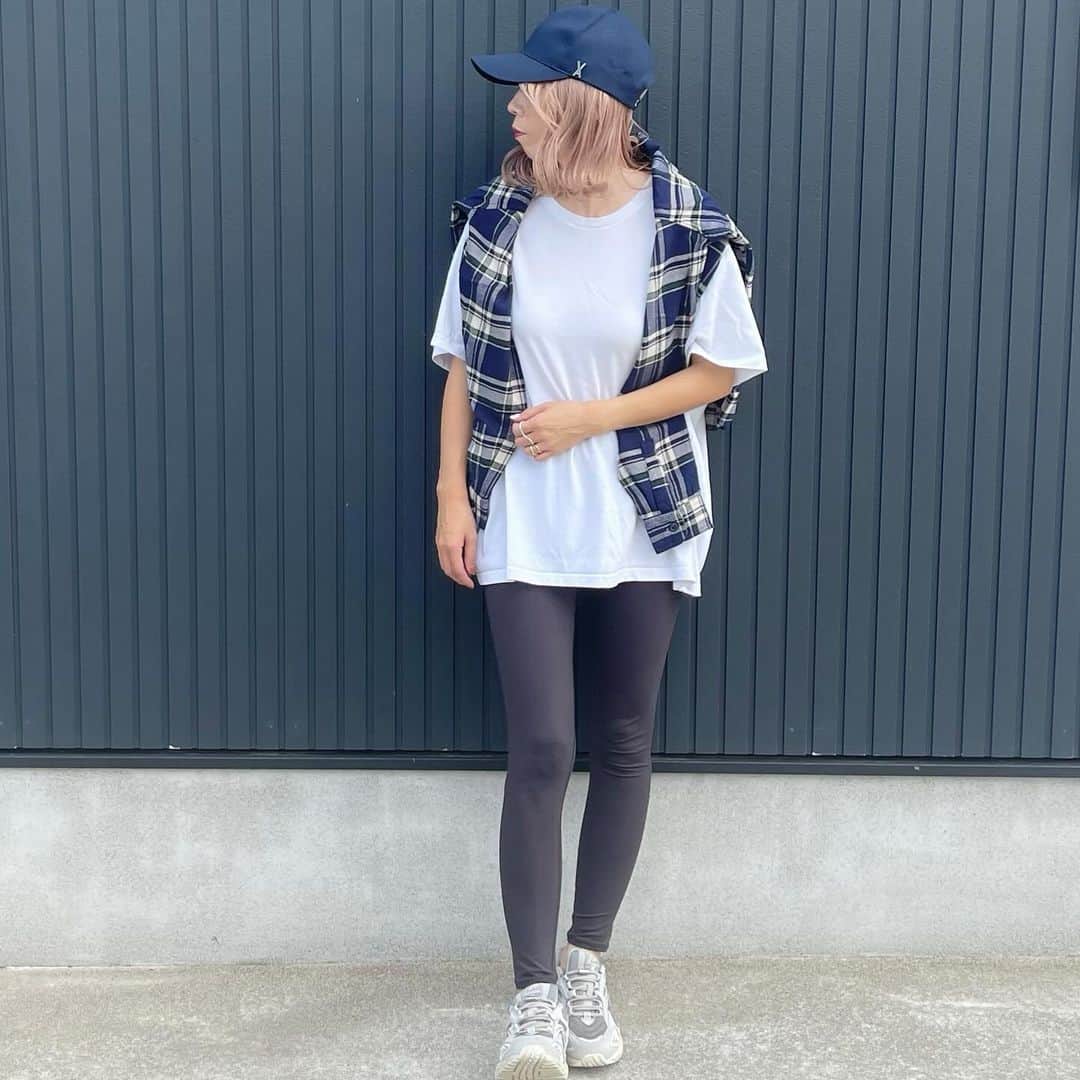 ryuu79hinaさんのインスタグラム写真 - (ryuu79hinaInstagram)「UNIQLOのフランネルチェックシャツ #着回しコーデ ♡ ・ ・ シャツって着回しパターンいっぱいあっていいよね𓂃◌𓈒𓐍 腰巻きに肩がけバージョン🫶 ・ ・ size…Lサイズ カラー…67BLUE 商品番号：462406 ・ ・ #フランネルチェックシャツ #フランネルシャツ #ユニクロシャツアレンジ #uniqlo2023FW ━━━━━━━━━━━━━━━ #UNIQLO#ユニクロ#ユニクロコーデ#ユニクロ新作#着回し#着回しコーデ#秋コーデ#秋服#シャツコーデ#チェックシャツコーデ #コーデ記録#ママコーデ#40代コーデ#40代ママ#大人カジュアル#大人女子#大人コーデ#カジュアルコーデ#キャップコーデ#キャップ女子#スニーカーコーデ#スニーカー女子#シンプルコーデ#レギンス#レギンスコーデ#運動会コーデ」9月30日 9時26分 - ryuu79hina