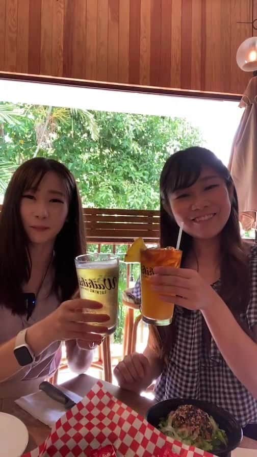 のインスタグラム：「「ロイヤル・ハワイアン・センター」にあるフードコート、「ワイキキ・フードホール」からお届けしたインスタライブをご覧いただき、ありがとうございました！  C館3階にあるワイキキ・フードホールは、気軽にハワイグルメが楽しめる人気のフードコート。 「アッレグリーニ」、「ワイキキブリュワリー／ウィキウィキバーガー」、「アガルバー」が新しくオープンしました。  イタリアン人オーナーによる本格的なイタリアンや、受賞歴のあるクラフトビール、日本スタイルの居酒屋が手がけるバーなど、魅力的なお店が勢ぞろいしています。  ぜひ訪れてハワイグルメを楽しんでみてくどさいね！  #ハワイ #ハワイ好き #ハワイ好きな人と繋がりたい #ロイヤルハワイアンセンター #ワイキキ #ハワイグルメ #ワイキキフードホール #ハワイ旅 #ハワイ旅行 #ハワイ観光 #ハワイ情報 #hawaii #waikiki #royalhawaiiancenter #allegrini #waikikibrewery #wikiwikiburger #agarubar #hawaiieats #hawaiifoodie #hawaiitrip #pr」