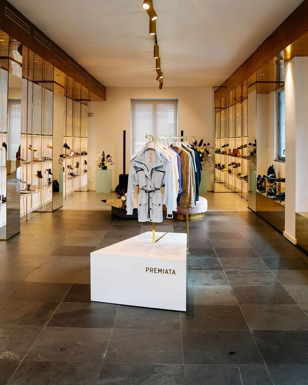 プレミアータさんのインスタグラム写真 - (プレミアータInstagram)「Premiata presented the Spring Summer 2024 Collection at Premiata showroom in Milan.   Thanks to @imredfoxy , e.s.t.r.e.l.l.a.a.a.a, @thomasasueni, @tommasorosati_, @timasatt, @carboneivann, @ireneradice, @skinnyabdi, @edoardochuck, @melissamarello  Scroll down to see the most beautiful shots of the event. #Premiata #MFW23」9月30日 0時54分 - premiataofficial