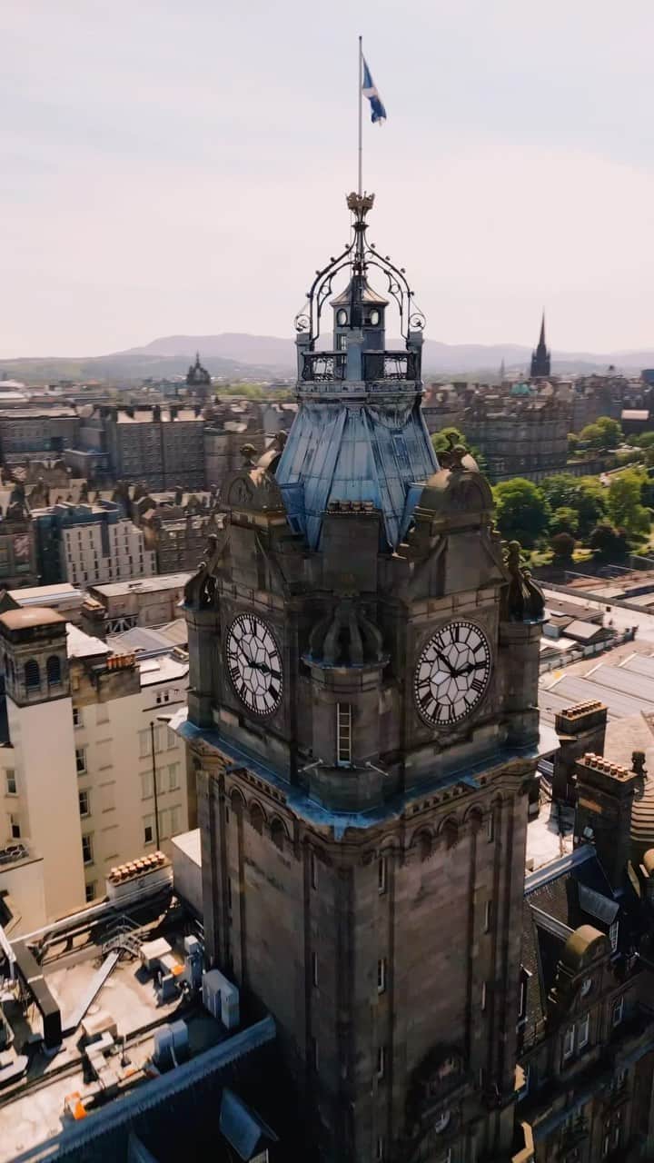 BEAUTIFUL HOTELSのインスタグラム：「Exploring the enchanting world of The Balmoral hotel in Edinburgh, where luxury meets history! 🏴󠁧󠁢󠁳󠁣󠁴󠁿 From the grand dining area to the cozy bar, and the opulent suites, this place exudes elegance at every turn. ✨  Step outside The Balmoral, and you’ll find yourself in the heart of Edinburgh’s vibrant atmosphere. 💙 Historic landmarks, charming streets, world-class shopping, and Edinburgh’s iconic Balmoral Hotel clock are just some of the delights waiting to be explored. 🕰️  📽 @cshep 📍 @thebalmoral, Edinburgh, United Kingdom 🎶 Florence + The Machine, The xx, Jamie xx - You’ve Got The Love - Jamie xx Rework」