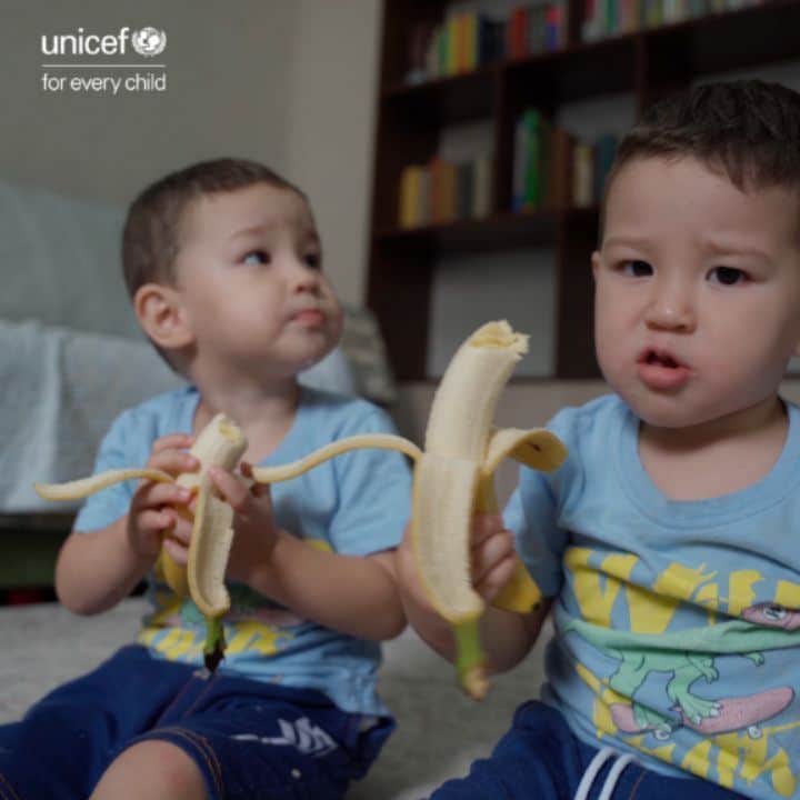 unicefのインスタグラム：「Good food and nutrition are the foundation of children’s health.  Here are 6 ways to set your child on the path to a lifetime of healthy eating.  ➕ Promote positive habits  🍎 Maintain a healthy relationship with food  🍽️ Let go of “clean your plate!”  🥣 Make portion control a priority  🍳 Start the day with a healthy breakfast  🏃‍♀️ Make eating fun  How did you help your child become a healthy eater?」