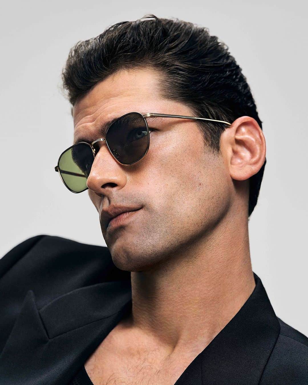 オリバーピープルズのインスタグラム：「Contemporary minimalism. RYNN.⁠ ⁠#OliverPeoples Fall 2023.⁠」