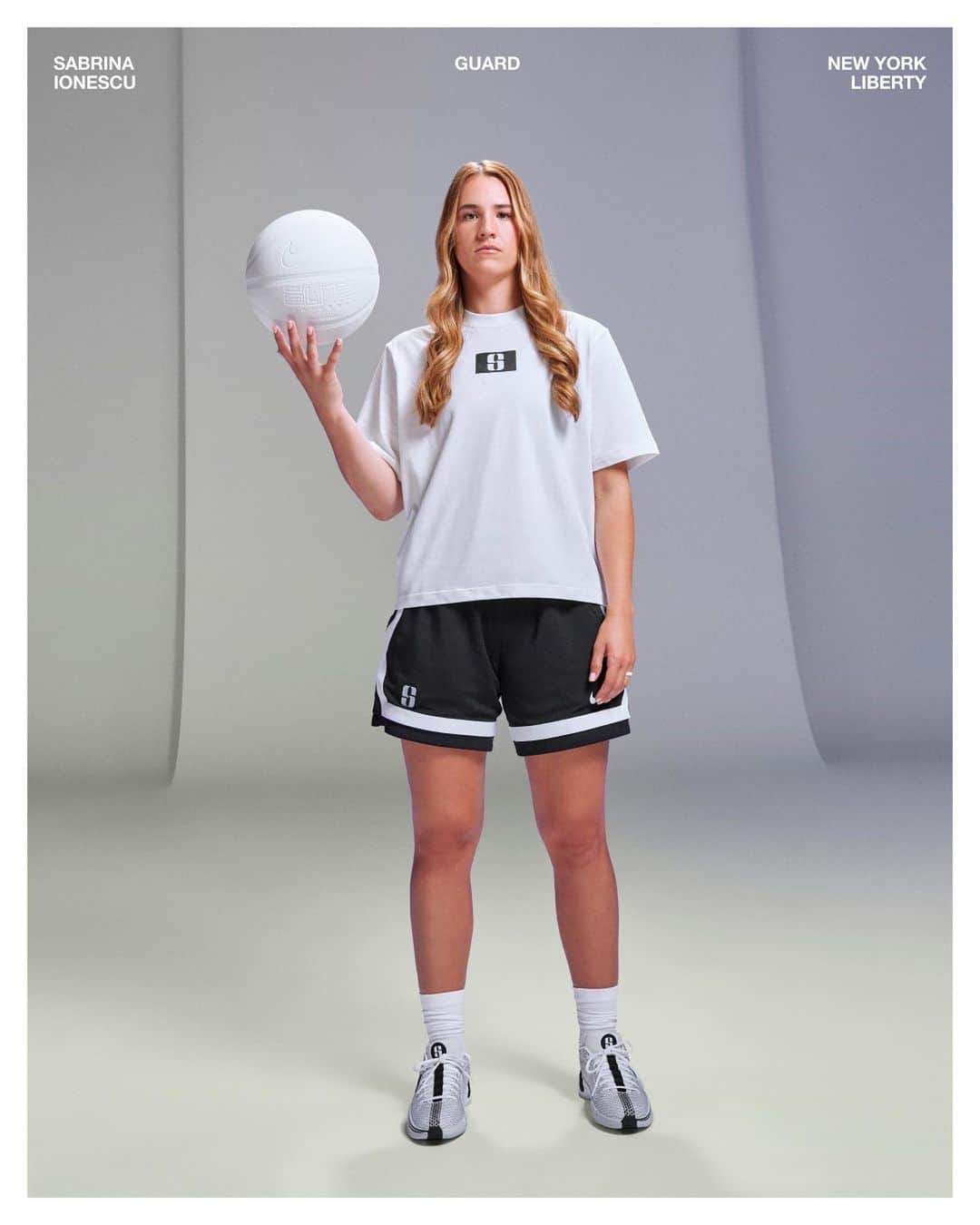 のインスタグラム：「Dropping soon: #Sabrina1 ‘Magnetic.’  Put all eyes on you, all game in the latest colorway from the @sabrina_i signature collection. 👀 Inspired by her undeniable craft, this shoe brings a different flare and continued comfort, traction and stability to the court.  Available 10.1.」