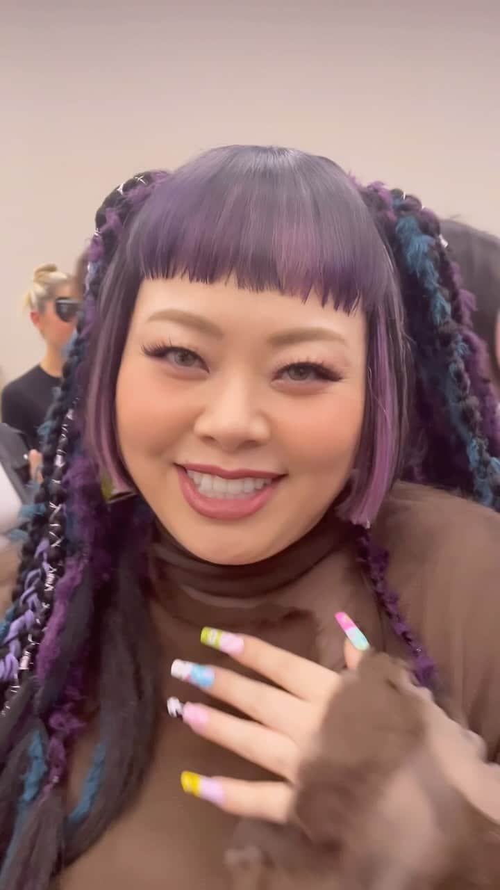 のインスタグラム：「#AcneStudio 2024年春夏コレクションに来場した #渡辺直美 さんをキャッチ！ショーの感想を語ってくれました。 #アクネストゥディオズ  #AcneStudios #AcnStudiosSS24 #渡辺直美 #ParisFashionWeek  #pfw」