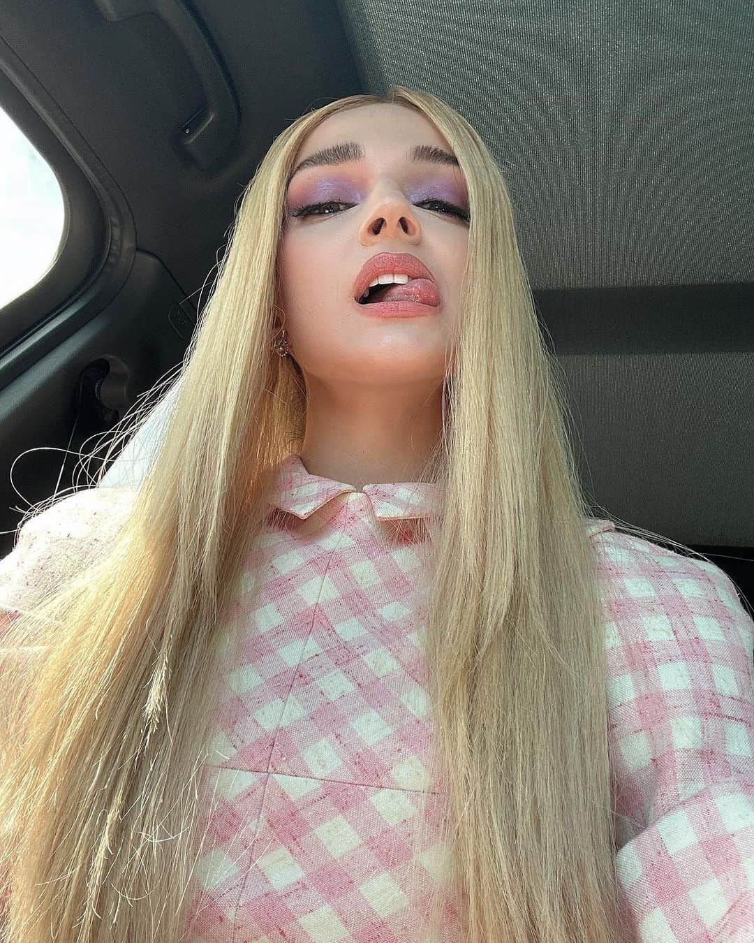 Poppyさんのインスタグラム写真 - (PoppyInstagram)「Doing a lot of talking about myself this week because ZIG comes out October 27th.✨💟」9月30日 1時06分 - impoppy