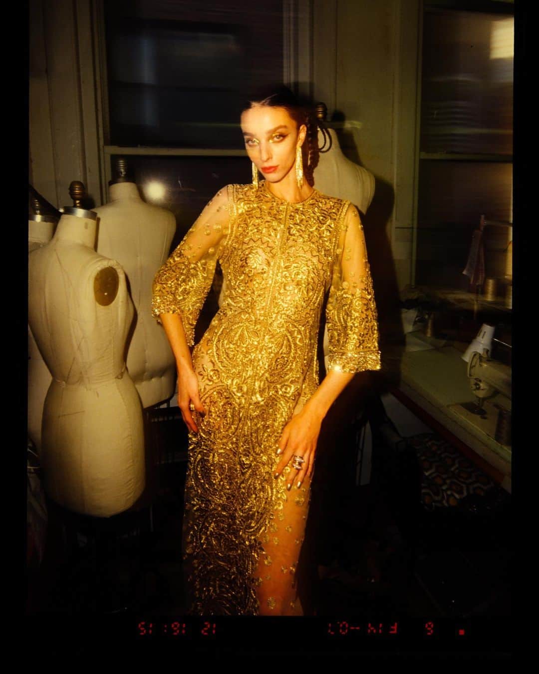 ナイーム カーンのインスタグラム：「Multidimensional gold thread work. The House of Khan presents Spring 2024. “TO INDIA MY LOVE” #NKSpring2024」