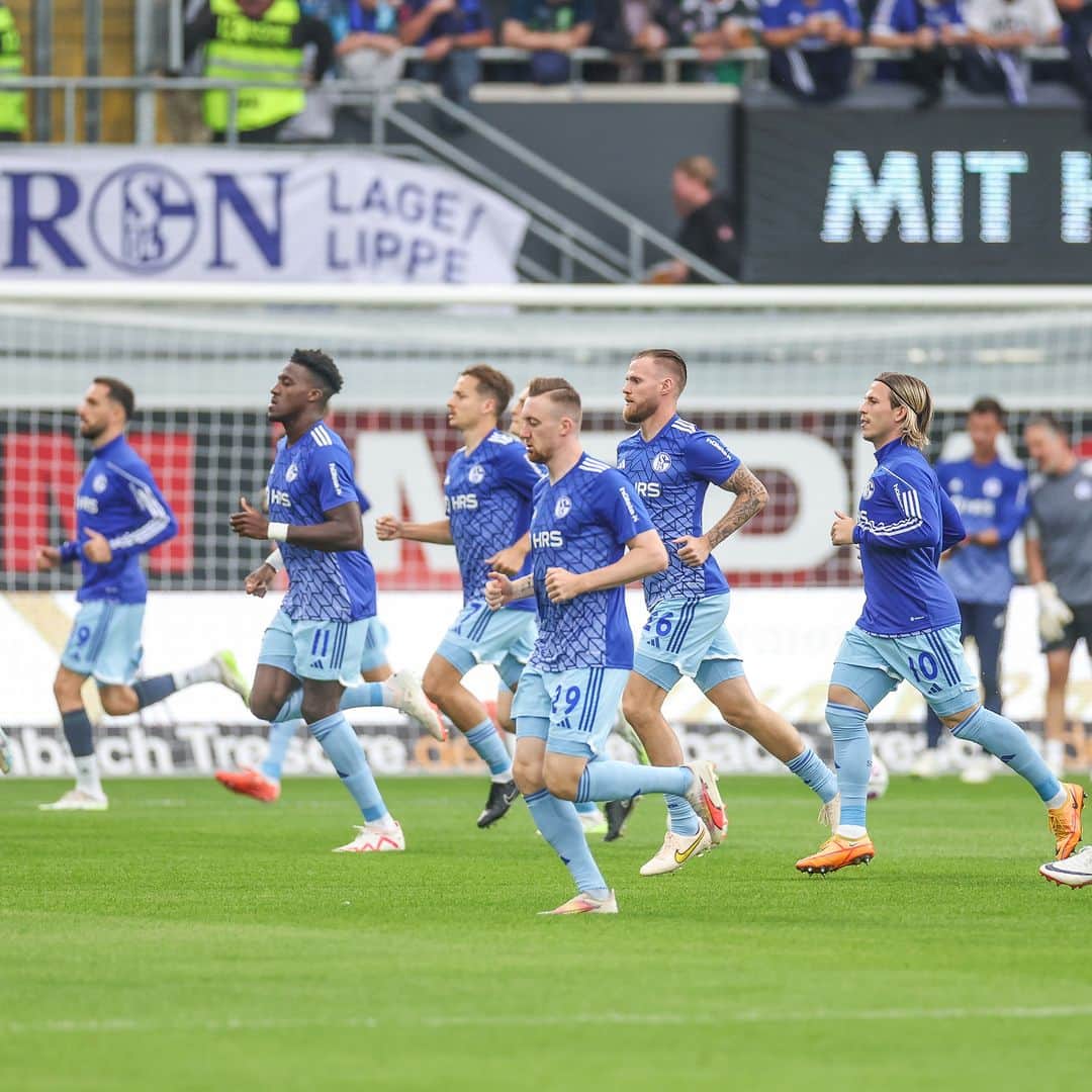シャルケ04さんのインスタグラム写真 - (シャルケ04Instagram)「Auf zum Auswärtssieg! ⚒️💪🏽 . . #Schalke #S04 #Matchday #Football #Soccer #Fußball #Futbol #Knappen #EinLebenLang #🔵⚪️」9月30日 1時28分 - s04