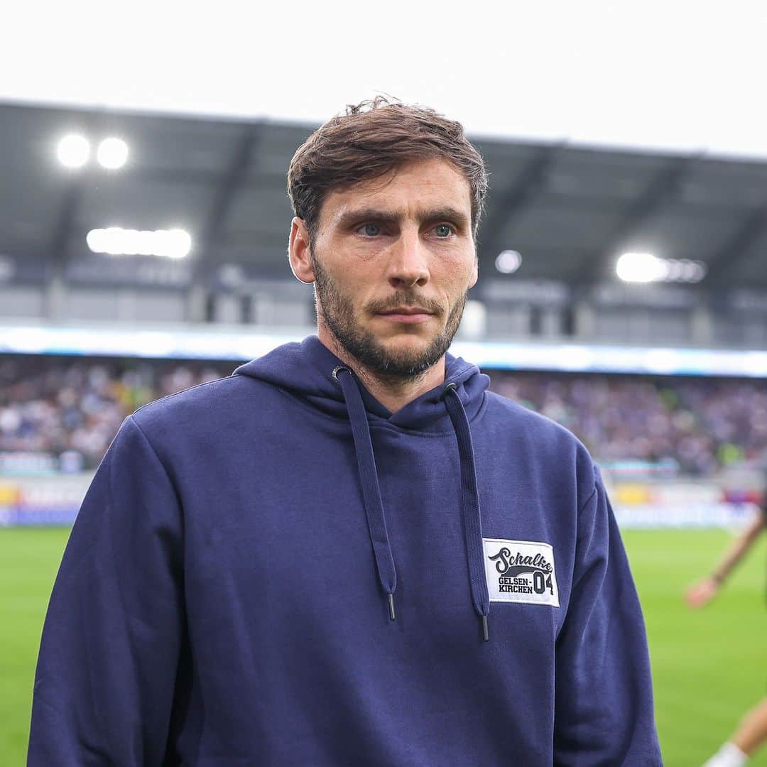 シャルケ04さんのインスタグラム写真 - (シャルケ04Instagram)「Auf zum Auswärtssieg! ⚒️💪🏽 . . #Schalke #S04 #Matchday #Football #Soccer #Fußball #Futbol #Knappen #EinLebenLang #🔵⚪️」9月30日 1時28分 - s04
