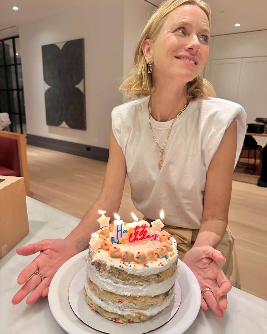 ナオミ・ワッツのインスタグラム：「Thank you for all the birthday wishes yesterday. I feel very loved up. 'Twas a beautiful day indeed. I'm ready for another year around the sun 🌞 ❤️」