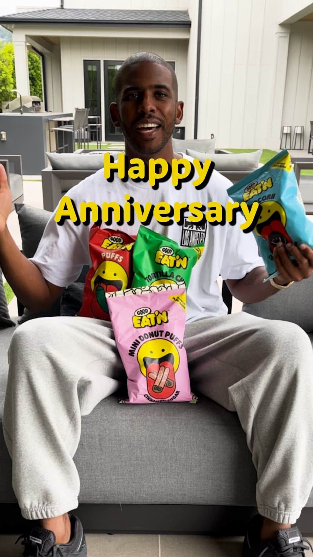 クリス・ポールのインスタグラム：「Happy 1️⃣ year anni to us! 🎂 THANK YOU to @cp3, our friends, fam and team for eat’n goooood with us all year 😛 make sure you GET IT ON @gopuff! 🚙💨」