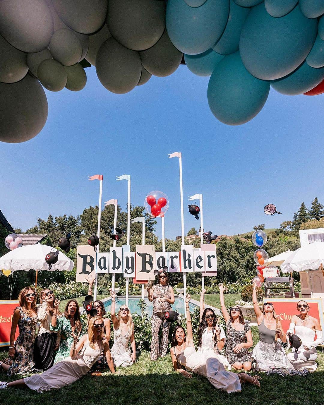 コートニー・カーダシアンさんのインスタグラム写真 - (コートニー・カーダシアンInstagram)「baby shower of my dreams ✨   all the bts pics and details @poosh   thank you mommy @krisjenner for turning your home into the happiest place on earth, instilling my love of all things Disney, and for throwing this baby shower to celebrate me and your thirteenth grandchild」9月30日 1時38分 - kourtneykardash