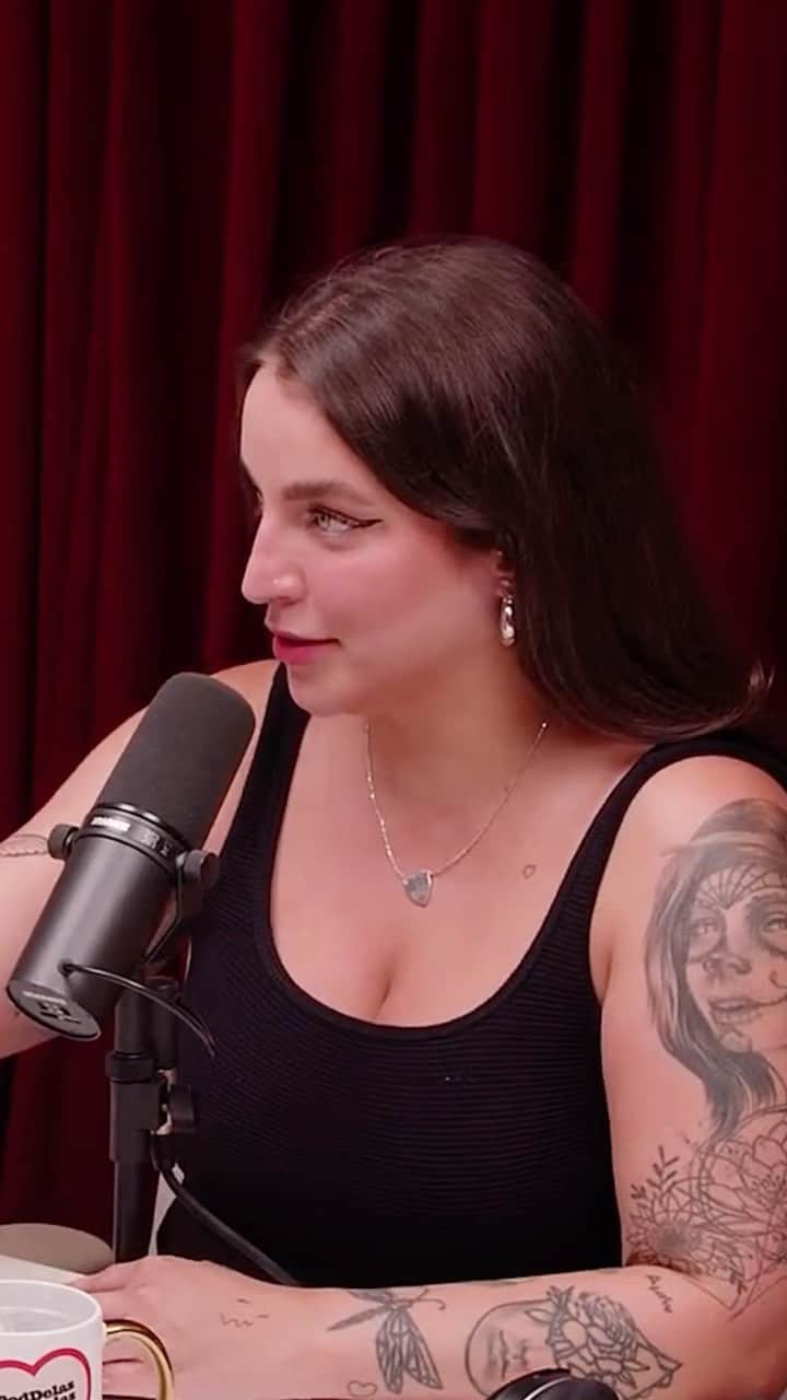 Bruna Unzuetaのインスタグラム：「O que são? Onde vivem? Do que se alimentam? Os melhores momentos desse zoológico vocês veem por aqui, um beijo pro Alex. @tata @lucasranngel @mariana」