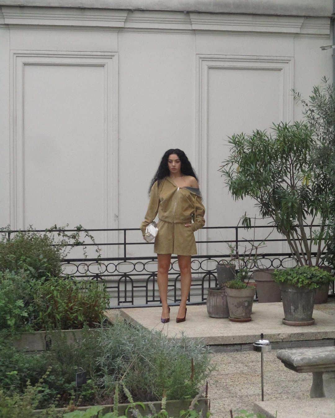 チャーリー・エックス・シー・エックスのインスタグラム：「At @loewe with the other best 2 artists in music」
