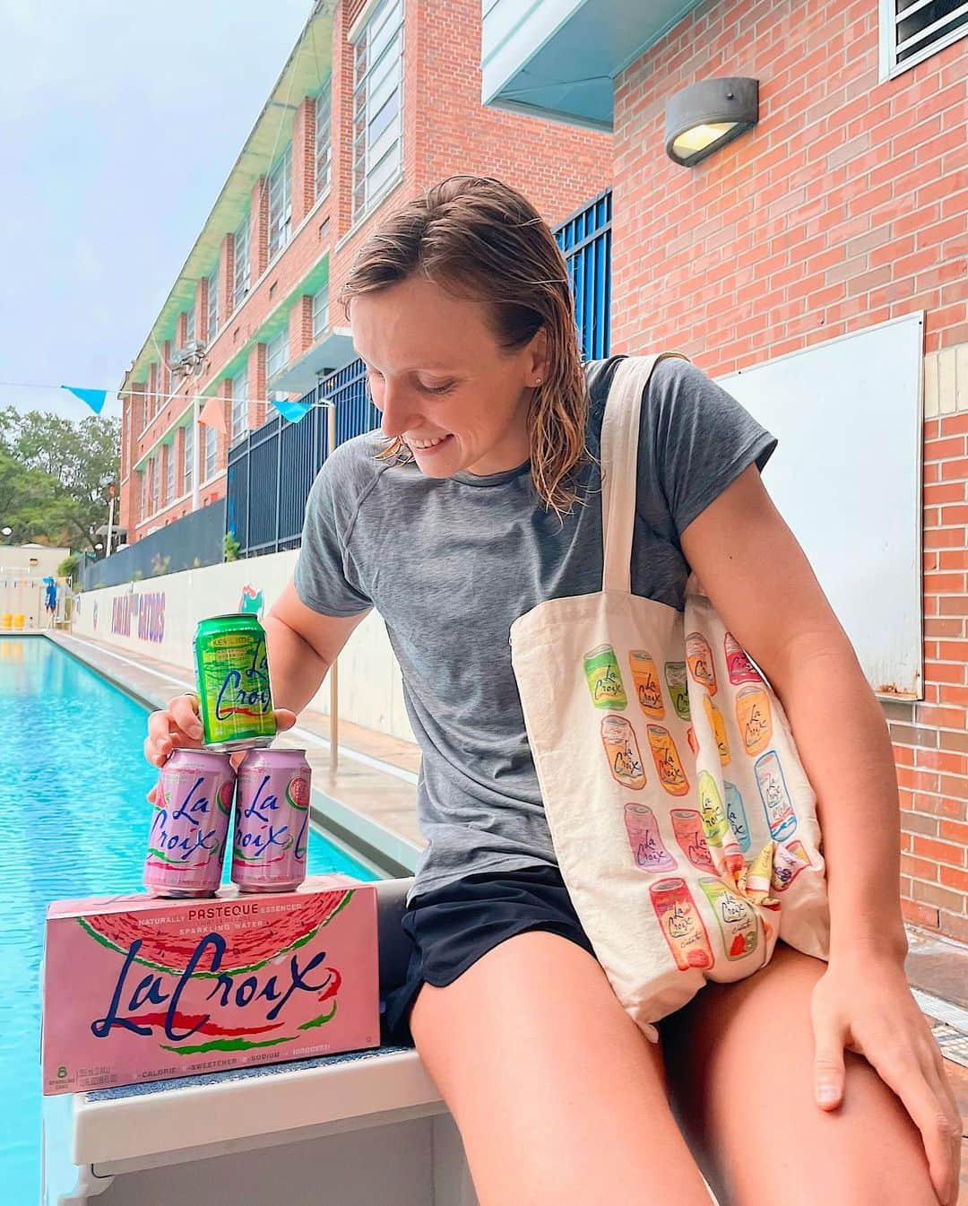 ケイティ・レデッキーのインスタグラム：「I hereby declare today Bring @lacroixwater to a Teammate Day 👏🏼💖  My friend @ninakucheran always brings her sparkle ✨ to practice 🫶🏼😊  #LiveLaCroix」