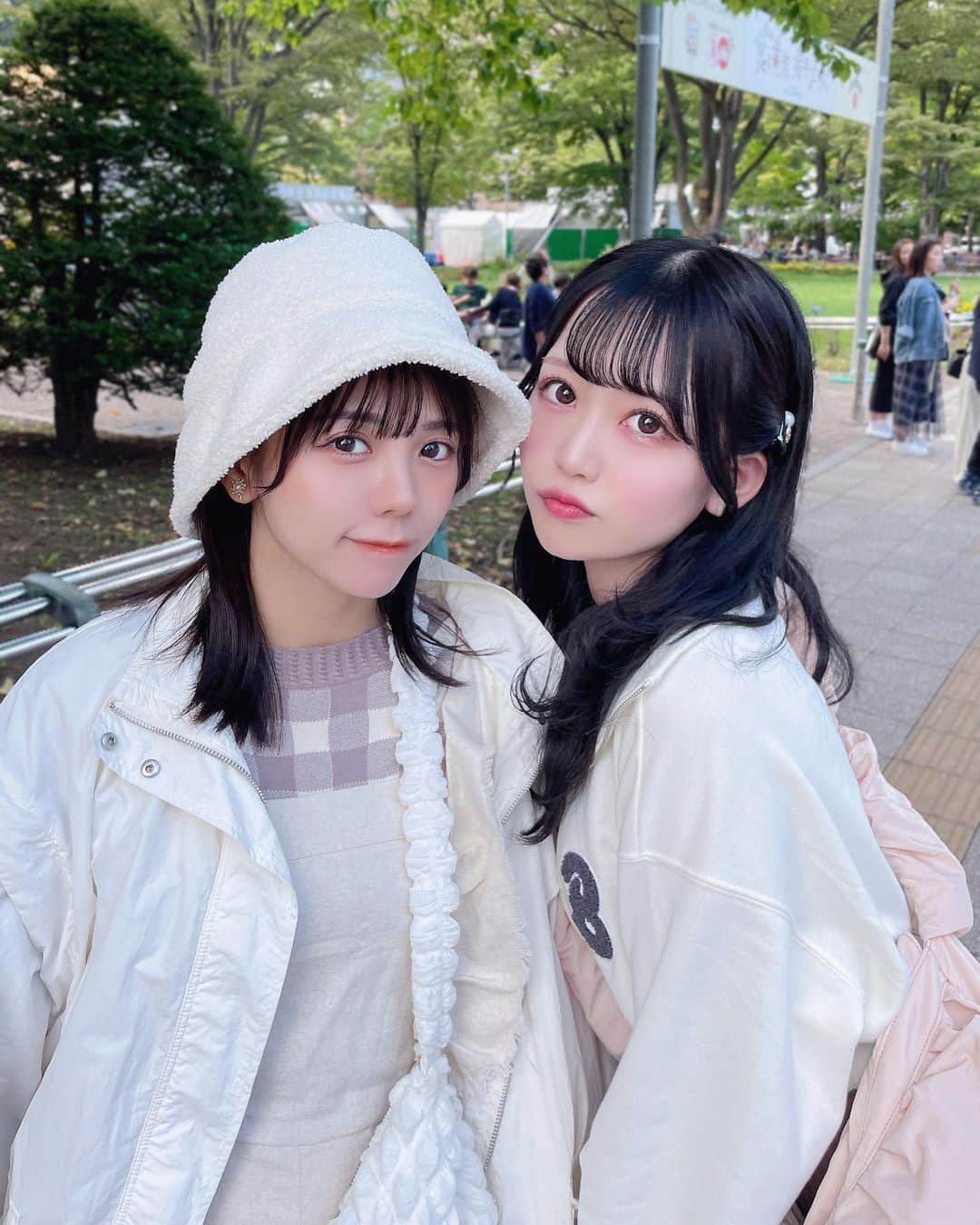 茉井良菜さんのインスタグラム写真 - (茉井良菜Instagram)「一生のダチ👍🏻😽＜俺の遥〜  #オータムフェスト #淡色コーデ #淡色女子 #女子旅」9月30日 1時52分 - yonsuchan