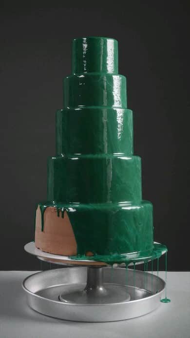 オリガ・ノスコワのインスタグラム：「Celebration cake 💫」