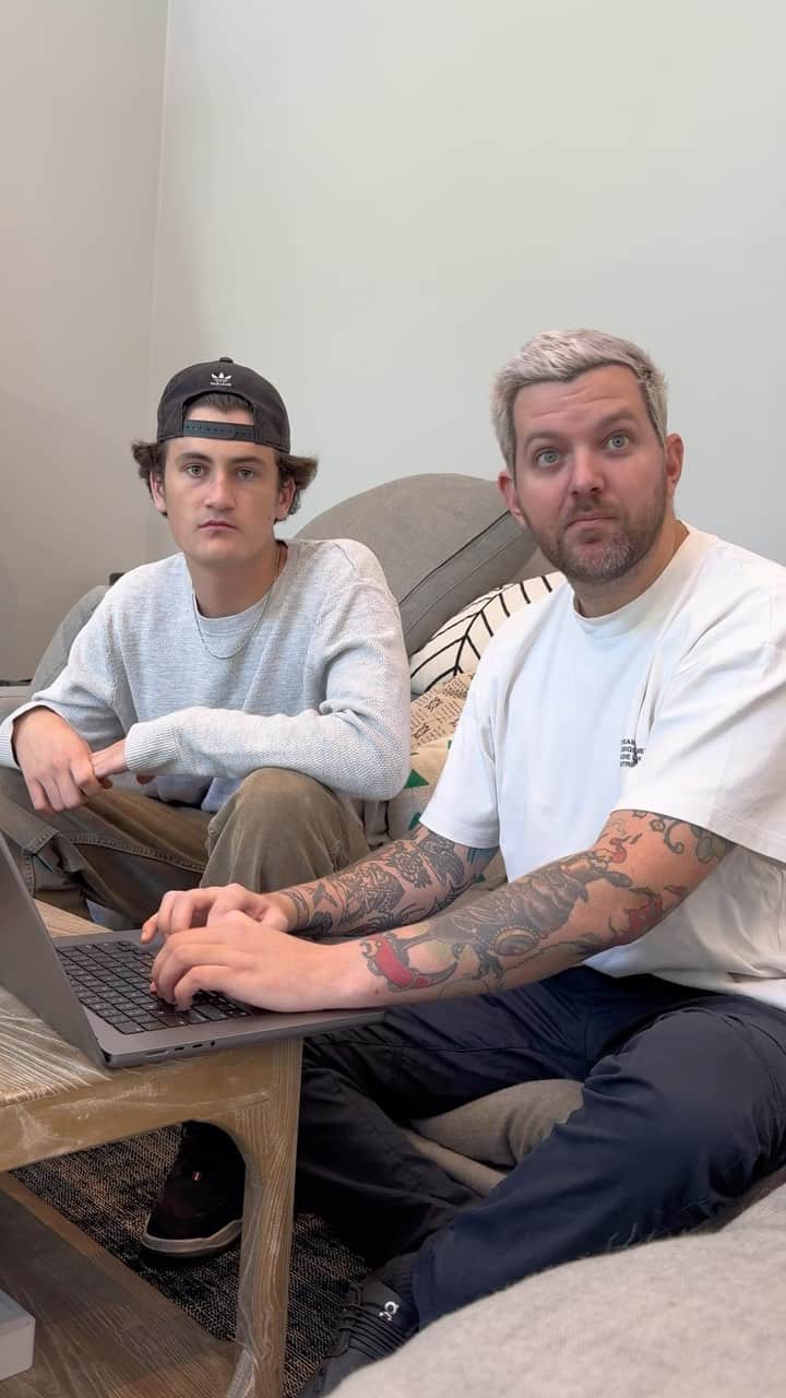 ディロン・フランシスのインスタグラム：「officially taking applications for a new intern in the comments」