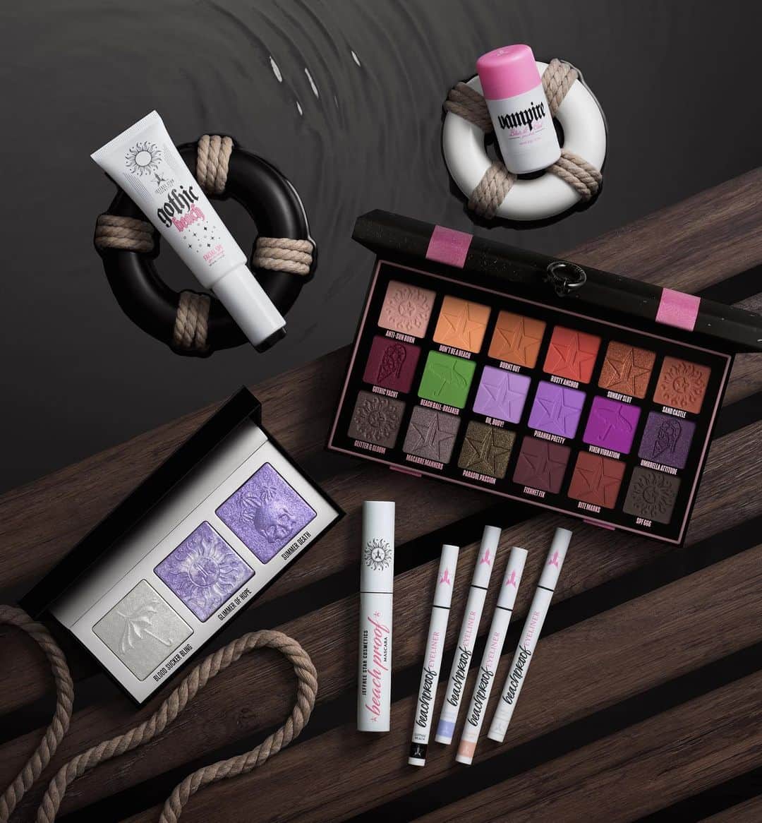 のインスタグラム：「The new iconic #GOTHICBEACH Palette & Collection is NOW LIVE!!! 🖤😈 link in my bio!!!!!  #jeffreestarcosmetics #makeup #eyeliner #extremefrost」