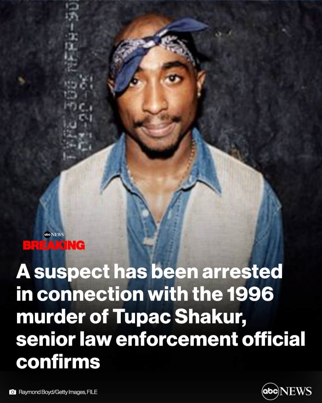 ABC Newsのインスタグラム：「BREAKING: A suspect was arrested Friday in connection with the murder of Tupac Shakur, who was killed in a drive-by shooting in Las Vegas in 1996, a senior law enforcement official confirmed.  The suspect is currently in the process of being booked, the official said. The charges are expected to be announced as soon as Friday afternoon.  Read more at the link in bio.」