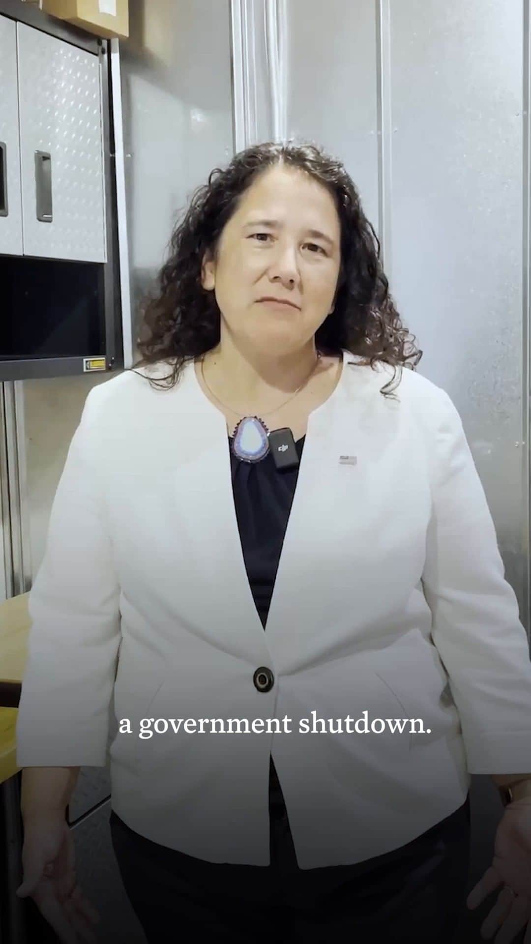 The White Houseのインスタグラム：「A government shutdown would cause small businesses across the country to lose out on critical assistance and make it harder for small businesses to access federal contracting opportunities.  Watch as @sbaisabel explains the stakes.」