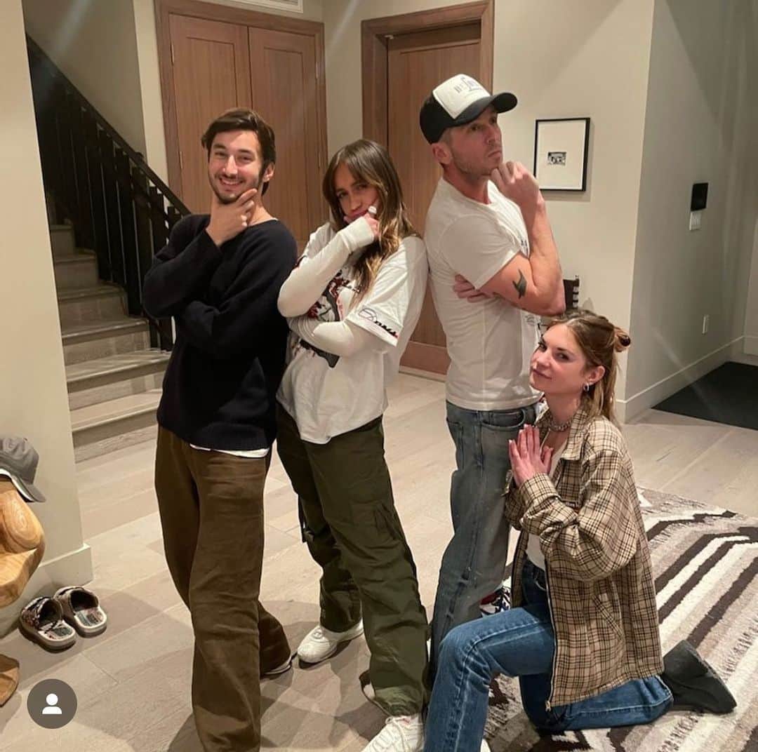 ライアン・テダーのインスタグラム：「Infinitely proud of this crazy talented artist and song and crew.  Honored to be a part of the project and so happy ppl are listening.  It’s hard out there I don’t take these moments for granted ever .  Well done @tatemcrae 🙏🙌❤️❤️」