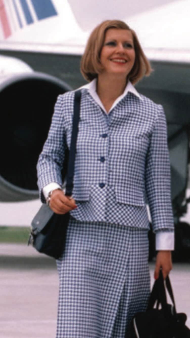 エールフランスのインスタグラム：「90 years of elegance through our iconic uniforms. #AirFrance90」