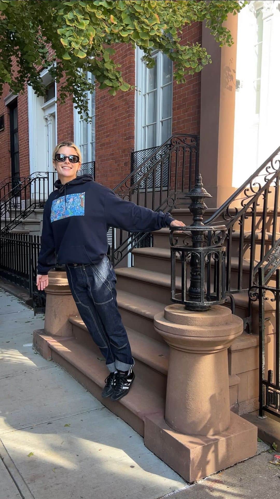 Warby Parkerのインスタグラム：「GIVEAWAY CLOSED 🤝 Here’s a hoodie that you don’t have to steal from your ex/roommate/sibling. In celebration of our newest store in Lake Grove, NY, we’re giving away sweatshirts featuring original artwork (as seen in the store) by @mikeperrystudio, plus a $95 gift card.  To enter: - like this post - tag a friend in the comments (each comment counts as an individual entry) Five winners will be chosen at random to receive the prize for them and their friend. . . . . No purchase necessary. 18+. Enter by 10/3/23 at 12:00 P.M. ET. See official rules via link in Warby Parker bio. Void where prohibited.」
