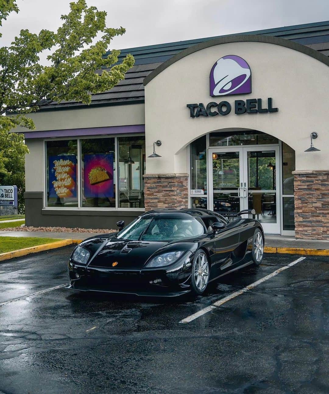 Taco Bellのインスタグラム：「rain or shine」