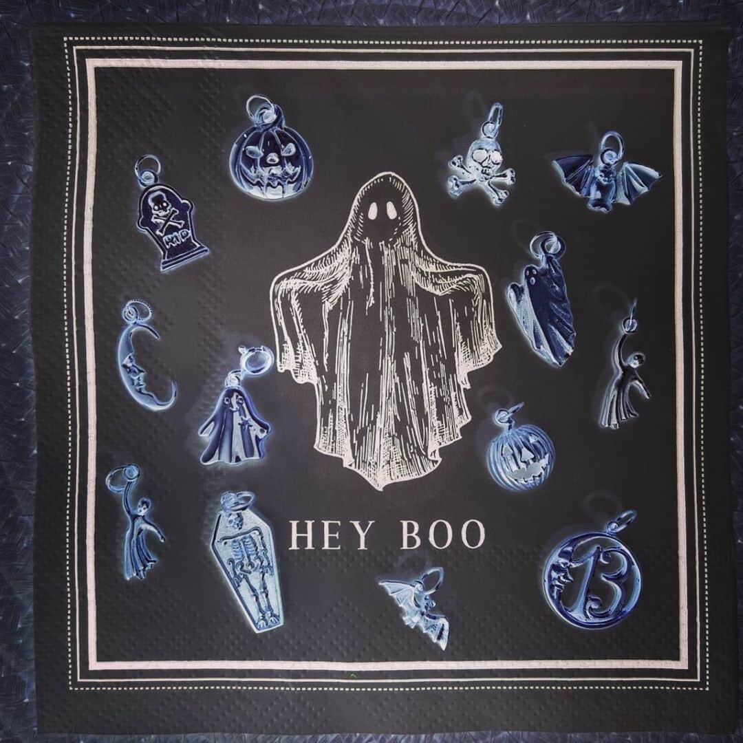 ミシェル・トラクテンバーグのインスタグラム：「#spookyseason #halloween 👻☠️❤️‍🔥🎃」