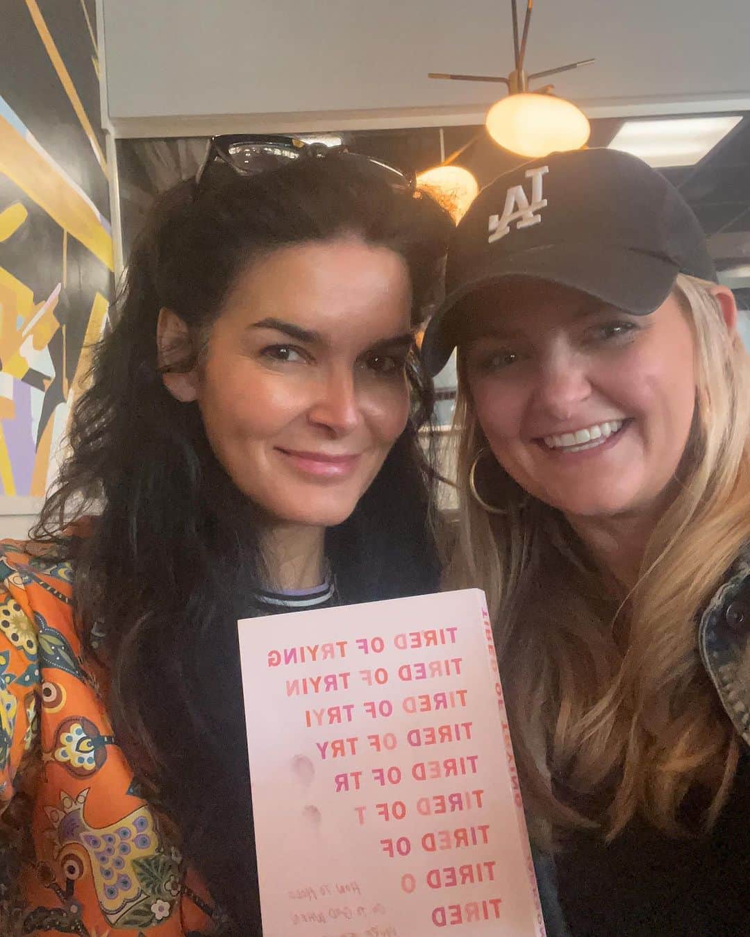アンジー・ハーモンのインスタグラム：「Just met with this brilliant woman/mom/author. Please excuse my puffy face because the second I saw her I just started bawling. If you have ever looked up at the sky and said “Really?“ then this book is for you. This woman and this book have come into my life at such a poignant time. There are no such things as coincidences…  New and wonderful things to come! Stay tuned!  #blessed #grateful #newfriends #tiredoftrying  @ashley.morgan.jackson you are a true gift from above!」