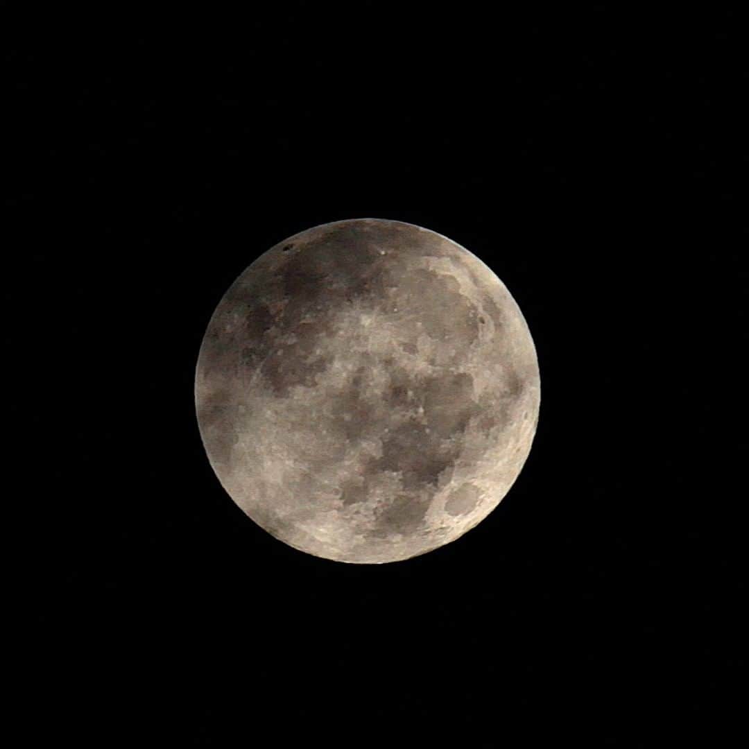 大石 征裕のインスタグラム：「@Ebisu #moon」