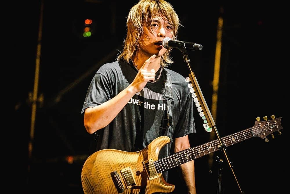 Toru さんのインスタグラム写真 - (Toru Instagram)「Thank you for waiting soooo long😭  I missed you guys so much.. I had an amazing time!! Also I’m excited to play tonight!! Love you Jakarta🇮🇩  #luxurydisease  #oneokrock 📸 @ruihashimoto」9月30日 3時49分 - toru_10969