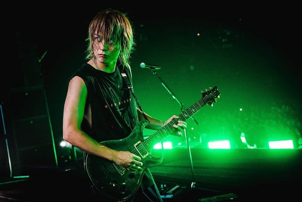 Toru さんのインスタグラム写真 - (Toru Instagram)「Thank you for waiting soooo long😭  I missed you guys so much.. I had an amazing time!! Also I’m excited to play tonight!! Love you Jakarta🇮🇩  #luxurydisease  #oneokrock 📸 @ruihashimoto」9月30日 3時49分 - toru_10969
