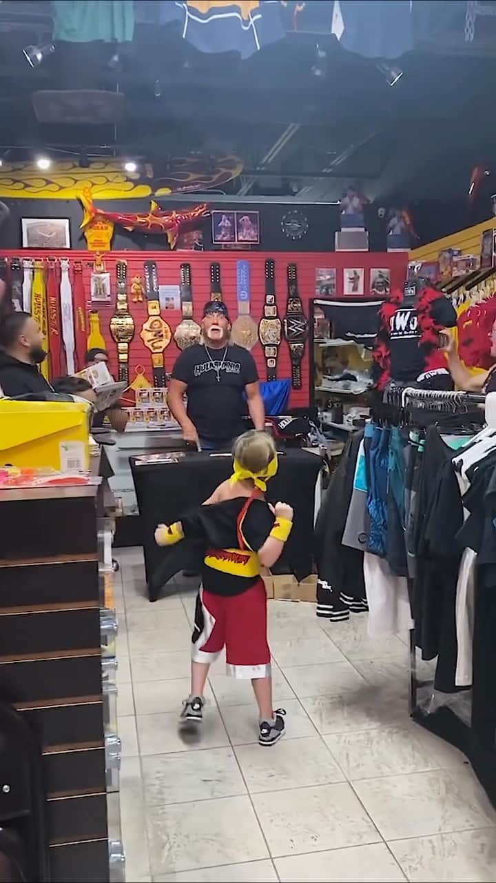 ハルク・ホーガンのインスタグラム：「Woah! The Hulkster And The Ro’ster!! Watcha Gunna Do, Brother! 💪」