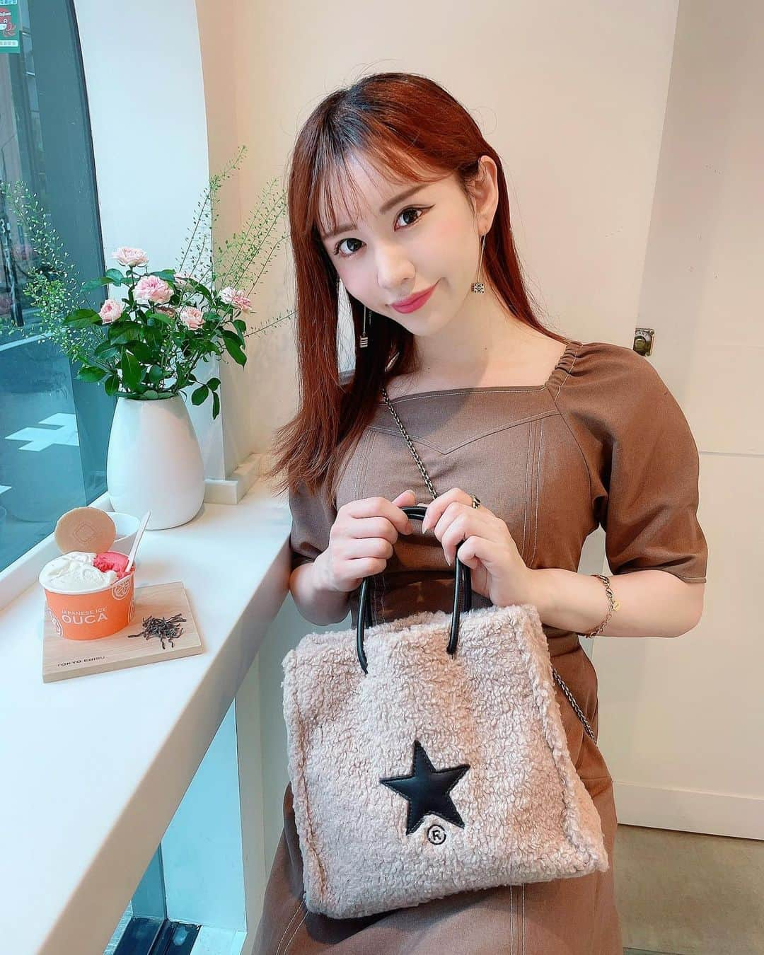 橘芹那のインスタグラム：「👜 @converse_tokyo」