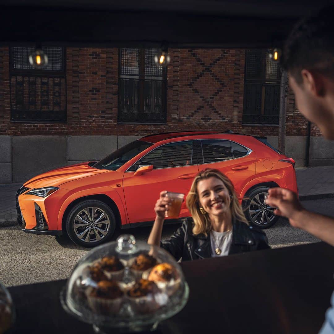 Lexus USAのインスタグラム：「Talk about good taste… Enjoy #PumpkinSpice season with a latte AND a drive. 🍂 #LexusUX Hybrid」