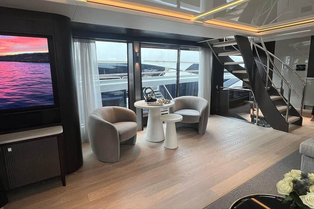 jotipolizoakisさんのインスタグラム写真 - (jotipolizoakisInstagram)「Thanks a lot @sunseeker_int for having me on the Sunseeker Ocean 182 Yacht Premiere.  I wish these pictures would make my experience on deck justice. It‘s all about the windows and brilliant lighting for me but either way - this brand new yacht is an absolute masterpiece! Congrats!!!! 🛥️ @onewater_yachtgroup」9月30日 3時56分 - jotipolizoakis